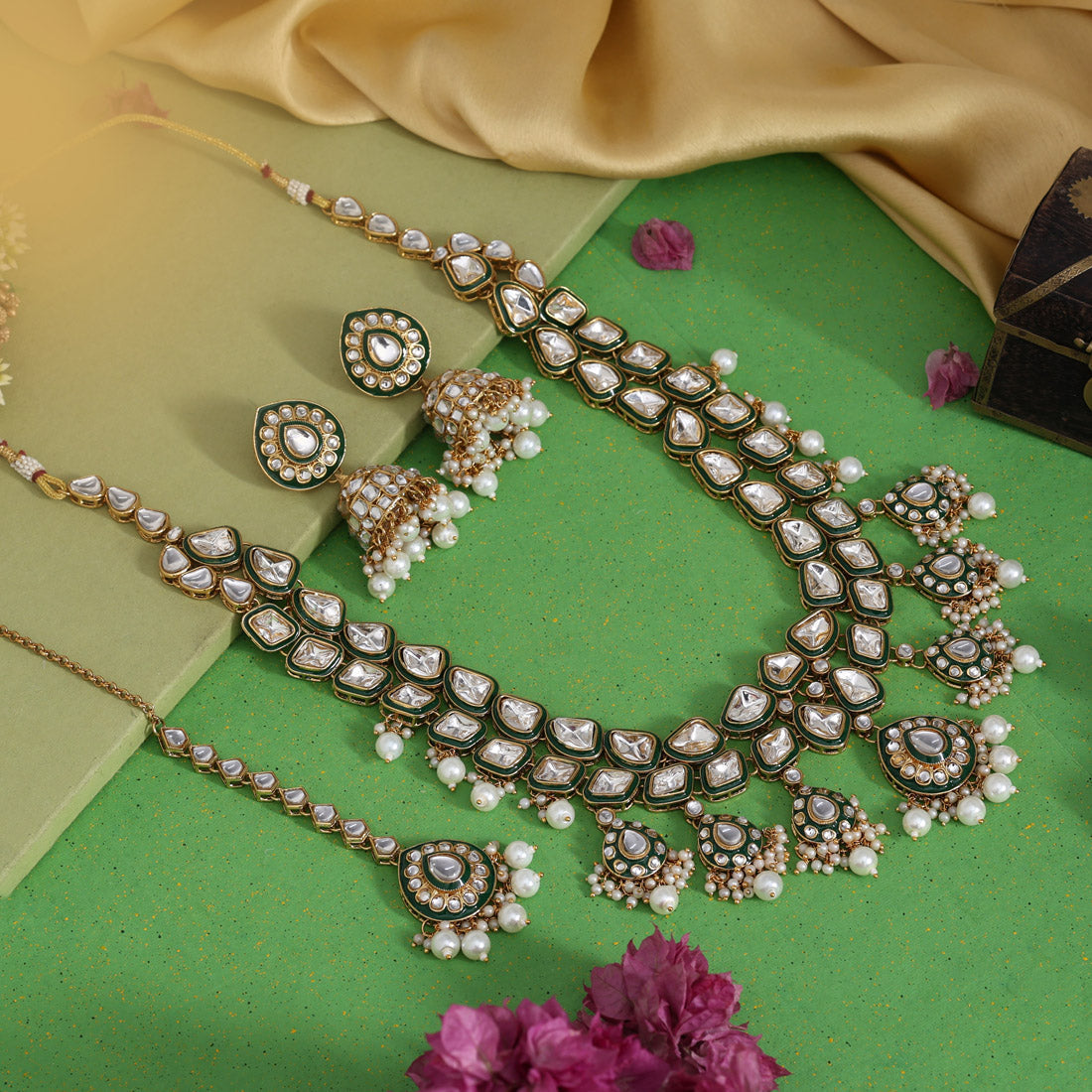 Antique Gold Finish Emerald Kundan Bridal Necklace