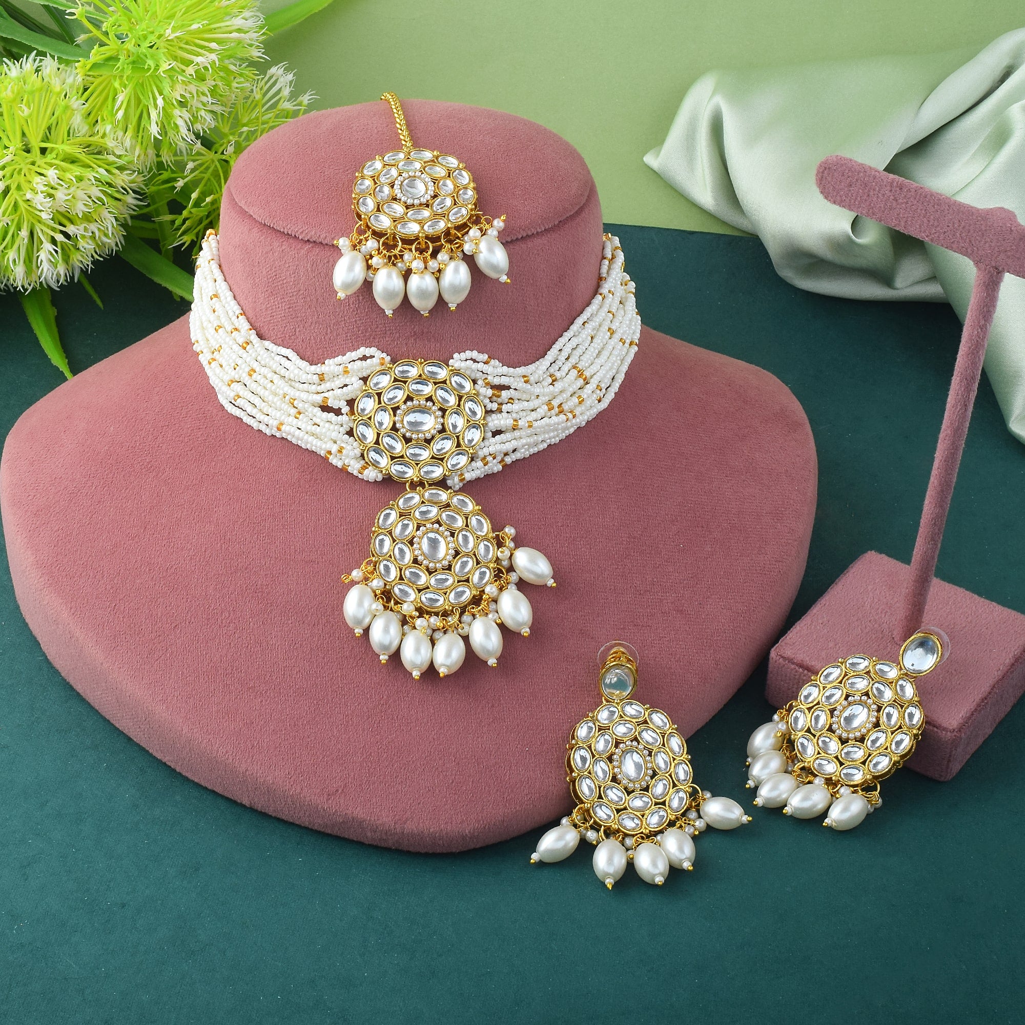 Bright White Color Choker Kundan Necklace Set For Bridal Glamour