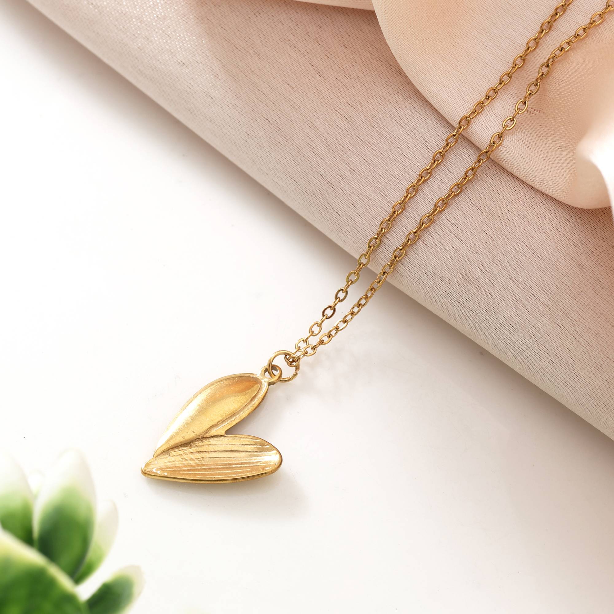 Exclusive Gold Color Stainless Steel 18K Gold Plated Anti Tarnish Necklace With Minimalist Design